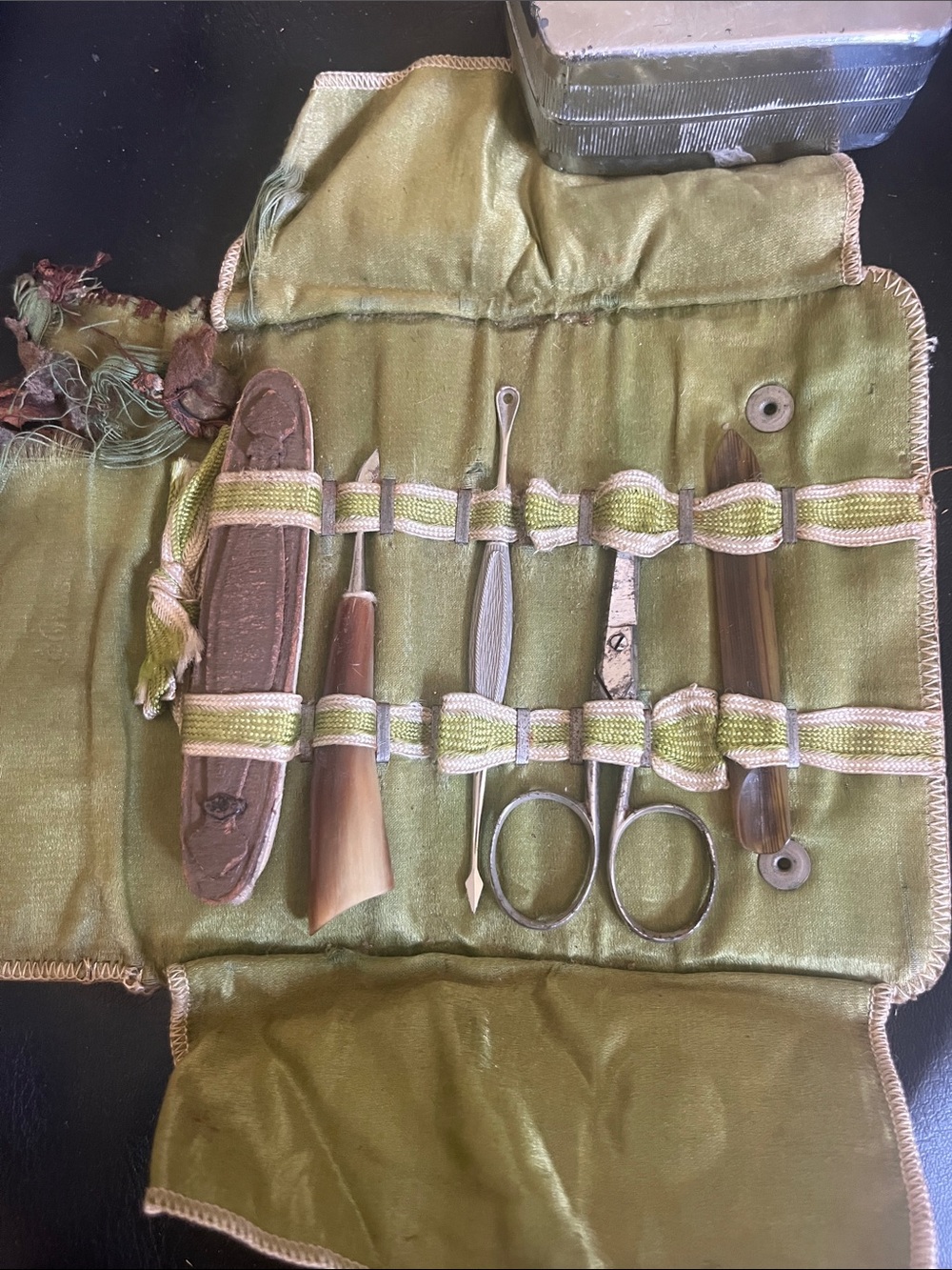 Vintage Men’s Grooming Kit - Olive Green Travel Case with Tools